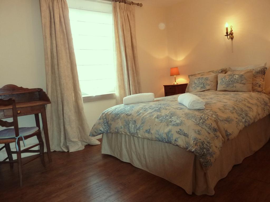 Le Logis Alexandra Bnb La Trimouille Værelse billede
